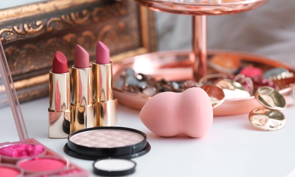 beauty-e-commerce-trends-2025:-ecosmetics.com-at-the-forefront